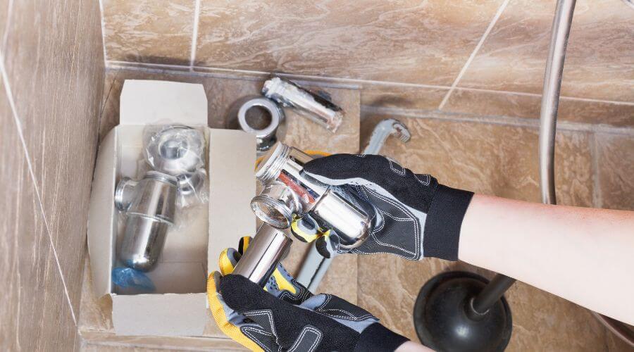 Professional gutter cleaning in Plantation, FL